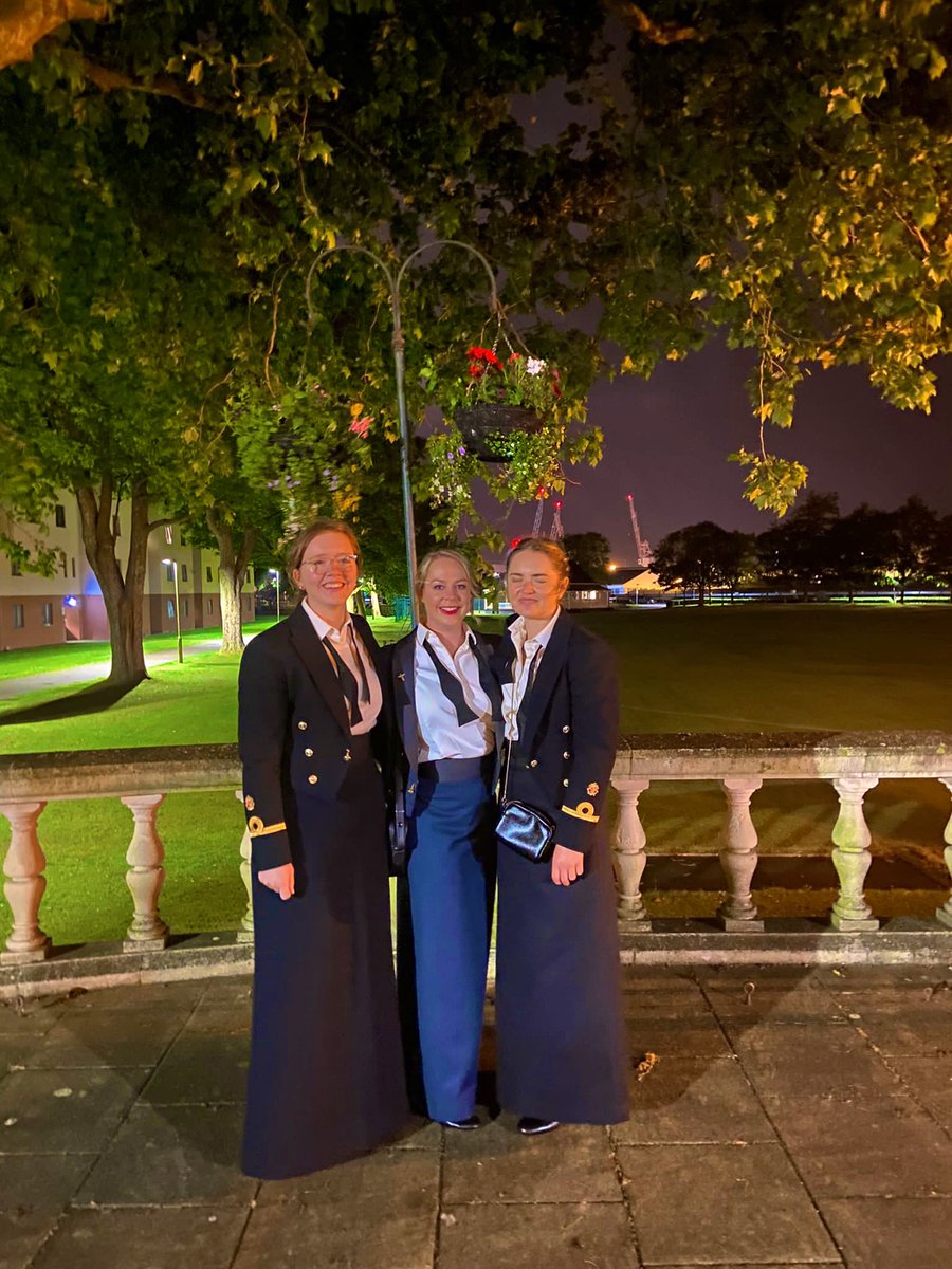 charlotte_e1790's tweet photo. These girls ππ₯°β€οΈ #royalnavy #royalairforce #messdinner #sisters #militaryfamily #girlsthatcan https://t.co/D1uSiVLVCG