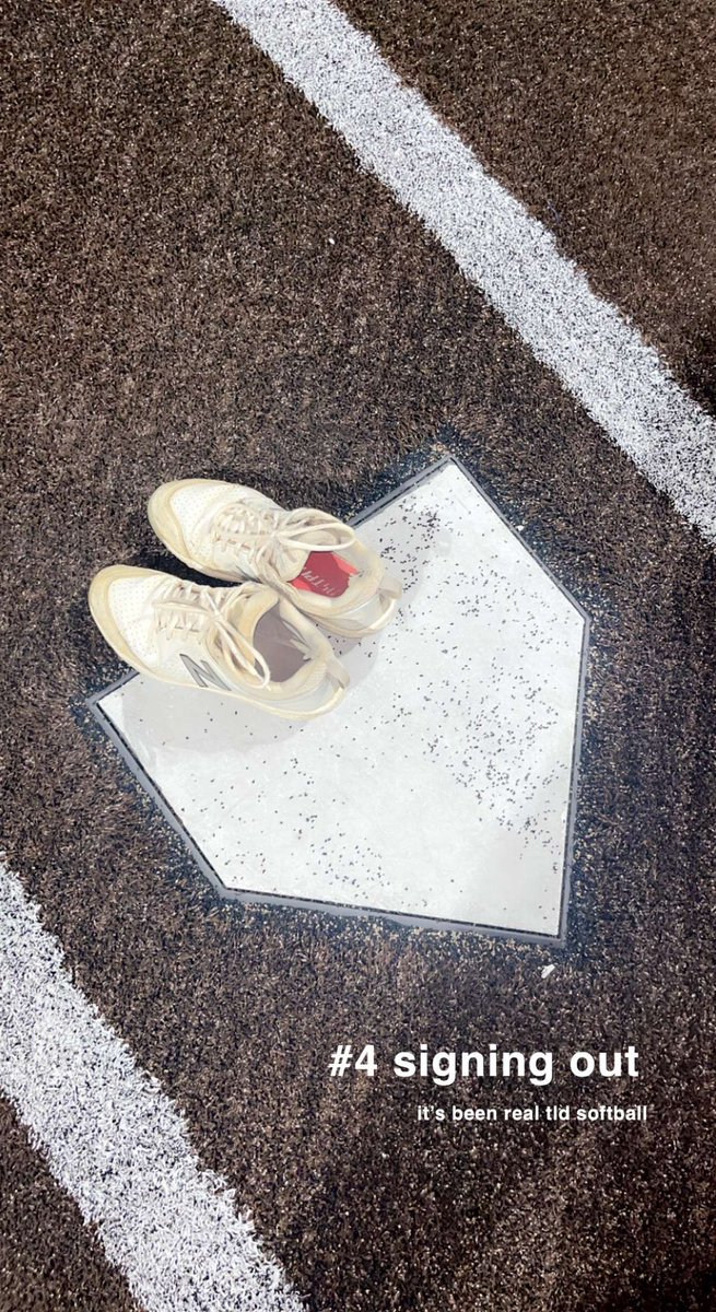 emileebaker04's tweet image. forever love for tld softball. #4signingout✌🏼