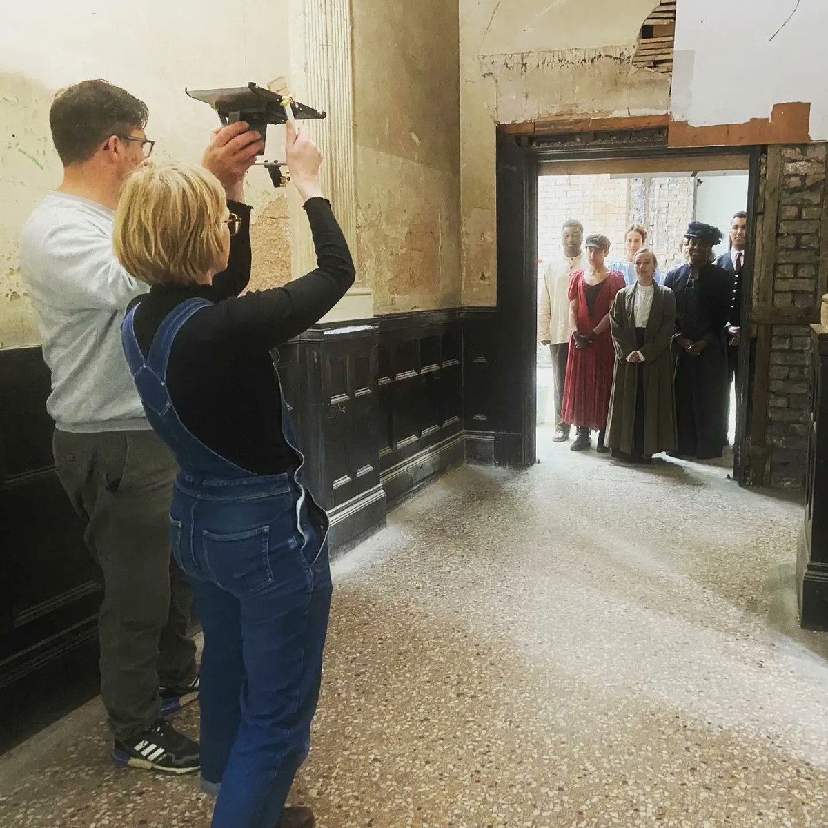 Dannie_Dart's tweet photo. Been a week since I got hang out with these incredible creatives to make a #shortfilm about the old Magistrates Court in #Bristol 🎥🎭🎬
@Creative_Youth @LightboxTheatre @joel_oladapo @theimoleayo_ @AlexStedman @OsmondWallis @g_strawson #actor #realstories #bristoltheatre https://t.co/3pILJNxjbU