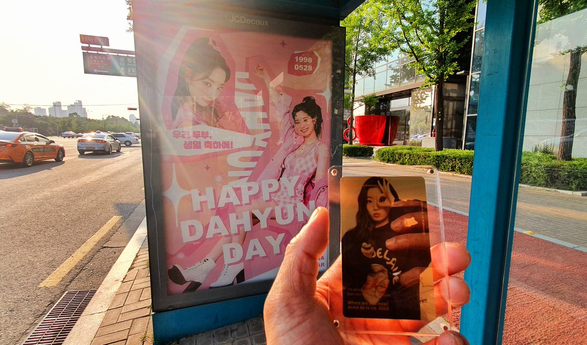MarioDXplorer's tweet photo. Happy birthday to our lovely Dubu!!
🤍🤍

#다현이처럼_푸르른_오월
#GotACrushOnDub
@JYPETWICE https://t.co/ZY6loXsm4U