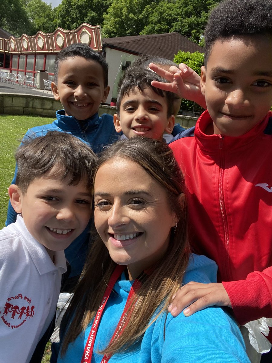 Miss_Patterson3's tweet photo. Brillaint day at Gulliver’s World ❤️🎢 https://t.co/Z5H3Nd71hZ