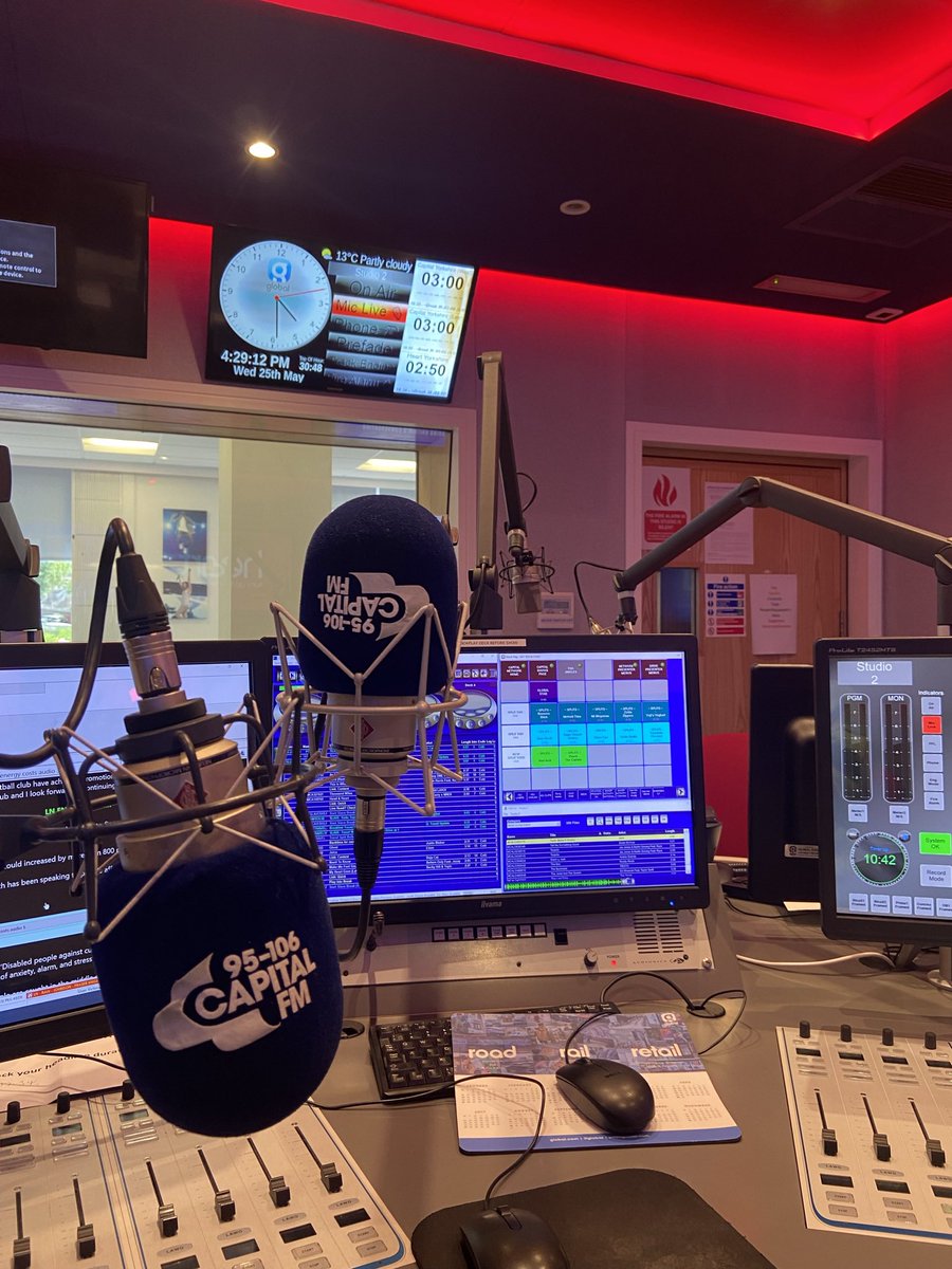 MilliganIsabel's tweet photo. Just finished an amazing placement with @global. What a great opportunity to work on my favourite radio station! @CapitalOfficial @LeedsUniMedia @katewatatleeds  #placement #journalism #radio https://t.co/EblBbtRgBm