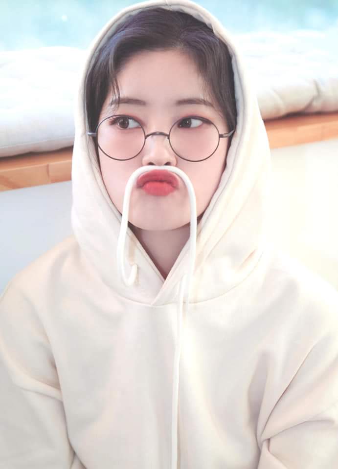 jisooyaaaz's tweet photo. Happy Birthday Dubuuu! 🤍
#HAPPYDahyunDAY 
#TWICE https://t.co/DbGaq5Httb
