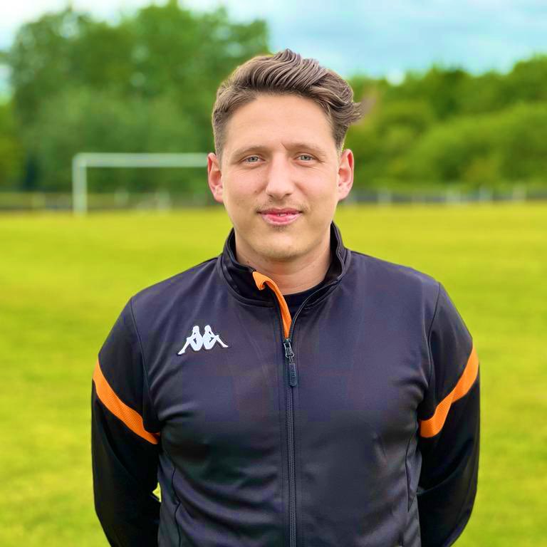 realbedford's tweet photo. Real Bedford is pleased to sign forward Tom Hitchcock, @hitchuuu.

After starting his youth career at Blackburn Rovers, Tom played pro for QPR, Bristol Rovers, Plymouth, Crewe, Rotherham, MK Dons, Fleetwood Town &amp; Stevenage. He achieved promotions at QPR, Rotherham and MK Dons. https://t.co/A9xveJV5YY
