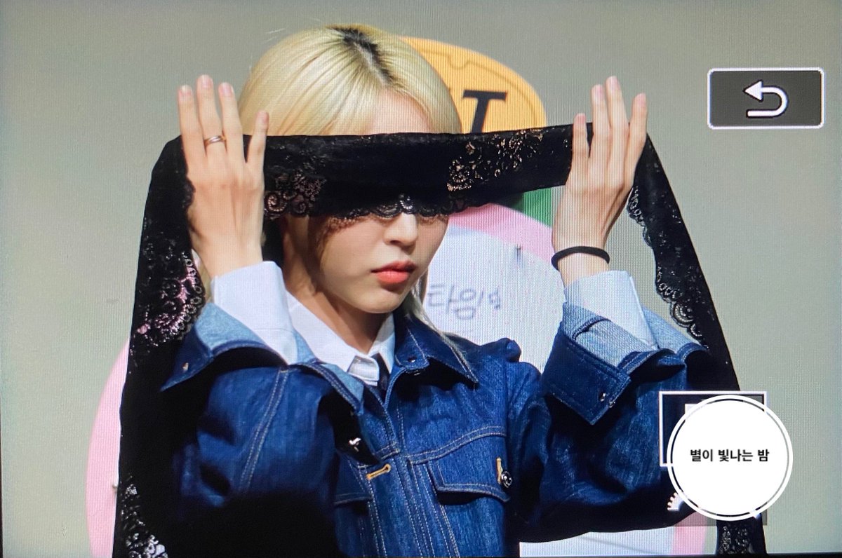 starrymoon1222's tweet photo. 220527 문별 일지아트홀 팬사인회 프리뷰

벌써 막팬이라니...별이 못 보내...ㅠㅠ

#MOONBYUL #문별
#C_I_T_T #Cheese_in_the_Trap https://t.co/ae1oMJLND9
