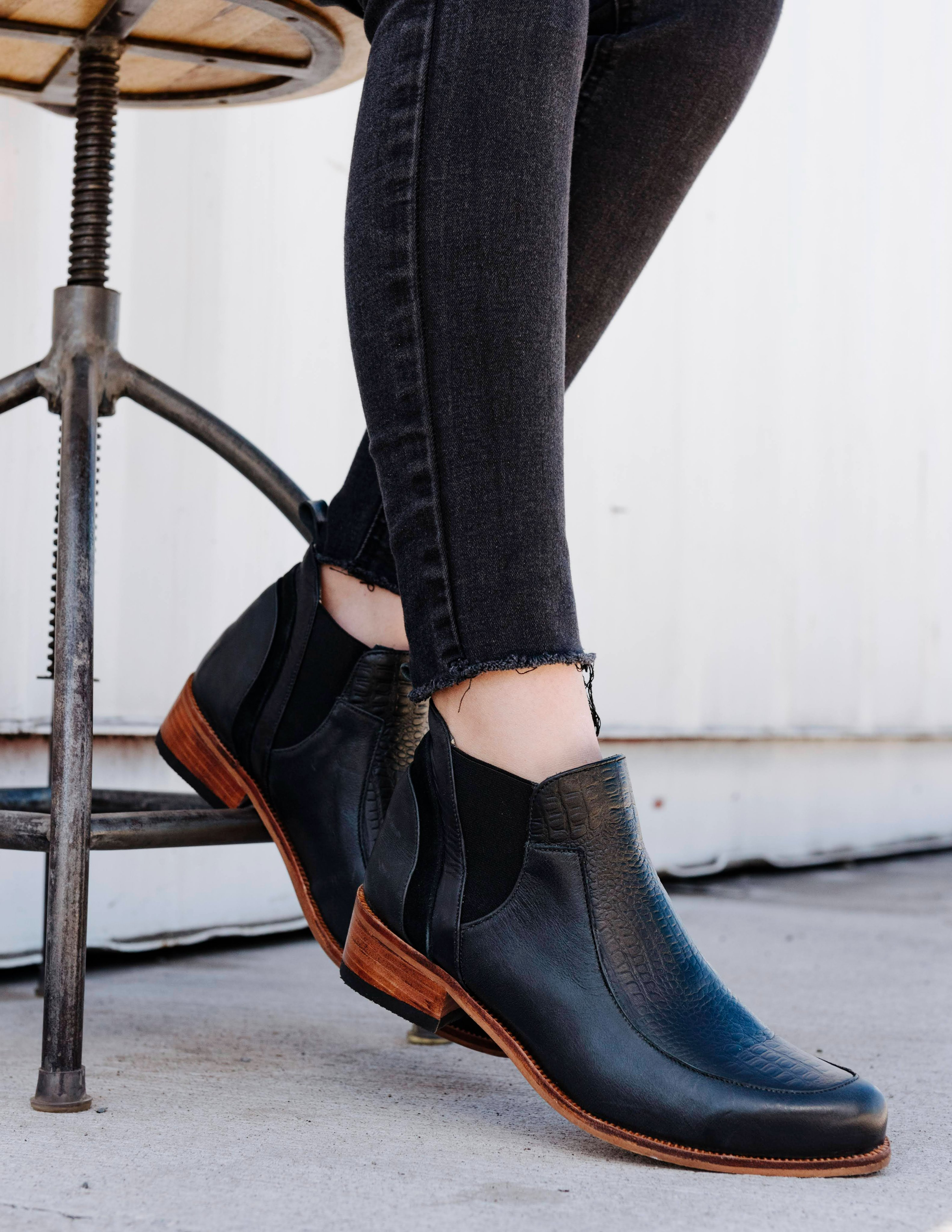 Lobas zapateria sales