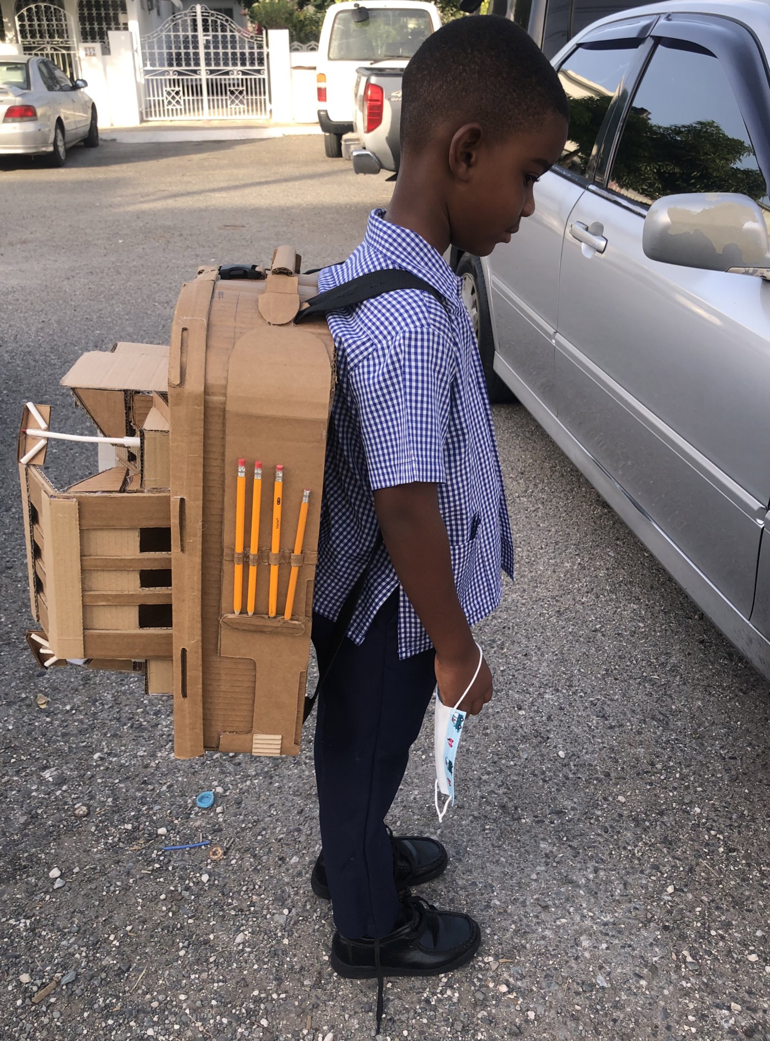 T pa X crazy bag day at my brother s school https t 3ZJXJ0oeSN X