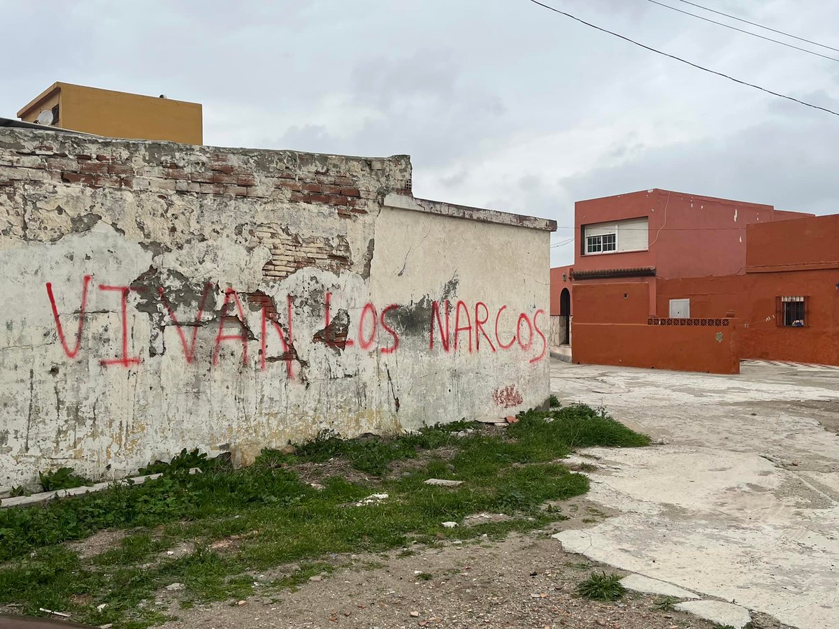 Exposée par sa position géographique et la précarité de sa population, la Línea est une plaque tournante du trafic de drogue, mais moins de sa consommation. Une économie parallèle avec son organisation et ses codes, expliquée par <a href="/MaximeAsseo/">Asseo Maxime</a> et @Ju_mlfy