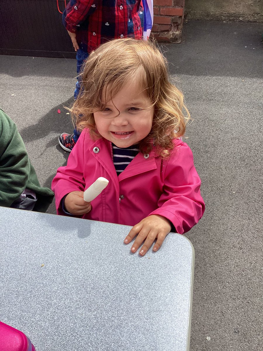 MissBates07's tweet photo. We have had a lovely last week of term! 👑 🎨 🇬🇧 🍦 @WMoor_academy https://t.co/XGpjL8gn2D