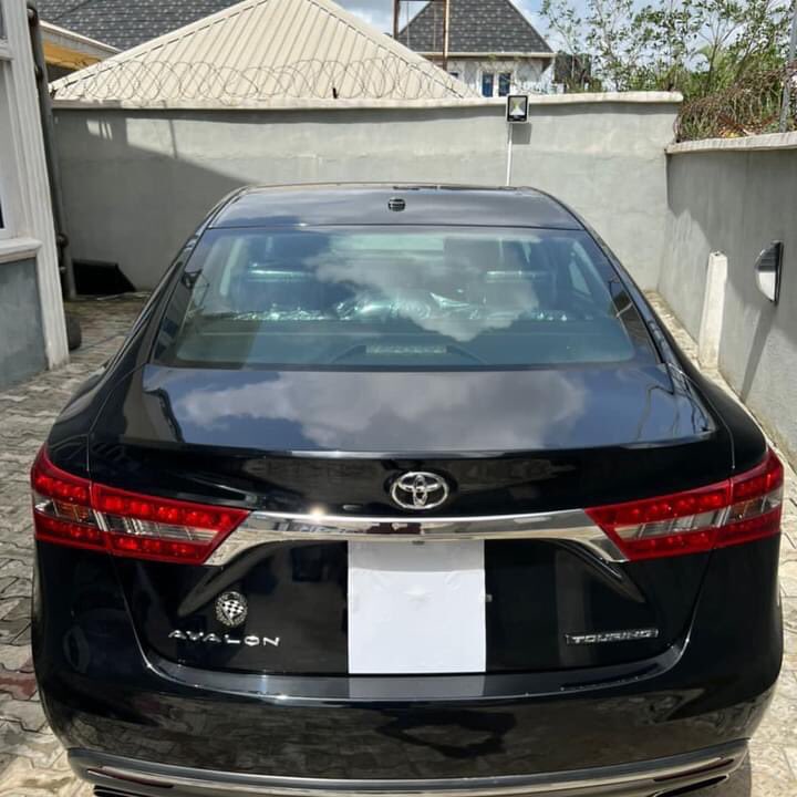 olayiwolaAyeye1's tweet photo. 2016 Toyota Avalon 
Touring version 
15.3m #Toyota #Davido𓃵 #Burnaboy #Dotman #fireboydml https://t.co/bfmojx0Dd3