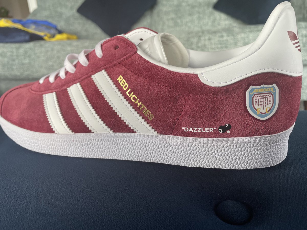 Now I do like these with The Dazzler finish. Nice birthday gift from ⁦<a href="/linz451/">Linsey Burnett</a>⁩ and my girls. #Lichties