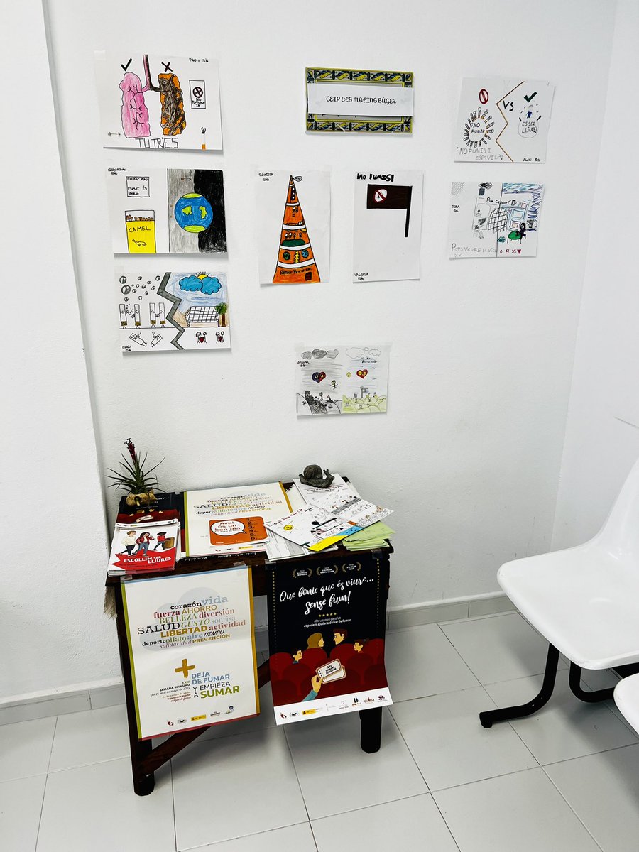 CherryStreet87's tweet photo. 📣 Amb motiu de la Setmana Sense Fum #SSH22 🚭 hem montat una paradeta informativa a la UBS de Búger i una exposició amb els infants de 5è i 6è del #CEIP #ElsMolins . Han vengut a veure els seus dibuixos i hem compartit una estona súper agradable!! @CSSaPobla https://t.co/HzLns1Bsh3