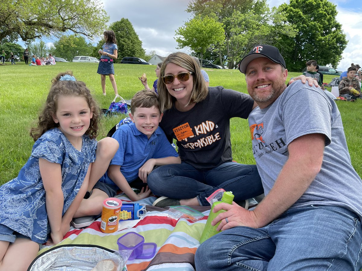 MeghanWay's tweet photo. HP family picnic time @tecumsehschools https://t.co/nOpHhBLSfw