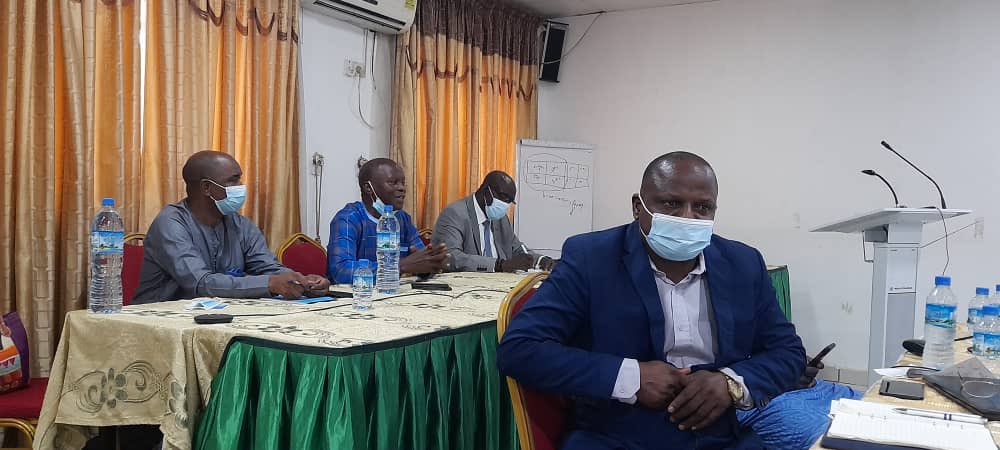 SiakaMara11's tweet photo. Ce matin à @UGANC_Guinee la direction du #MASAP a reçu le représentant pays de @guinee_oms dans le cadre des échanges avec les professionnels de santé (Étudiants) sur l’Experience de l’OMS dans la gestion des urgences en Guinée. https://t.co/LkED9jKkEZ