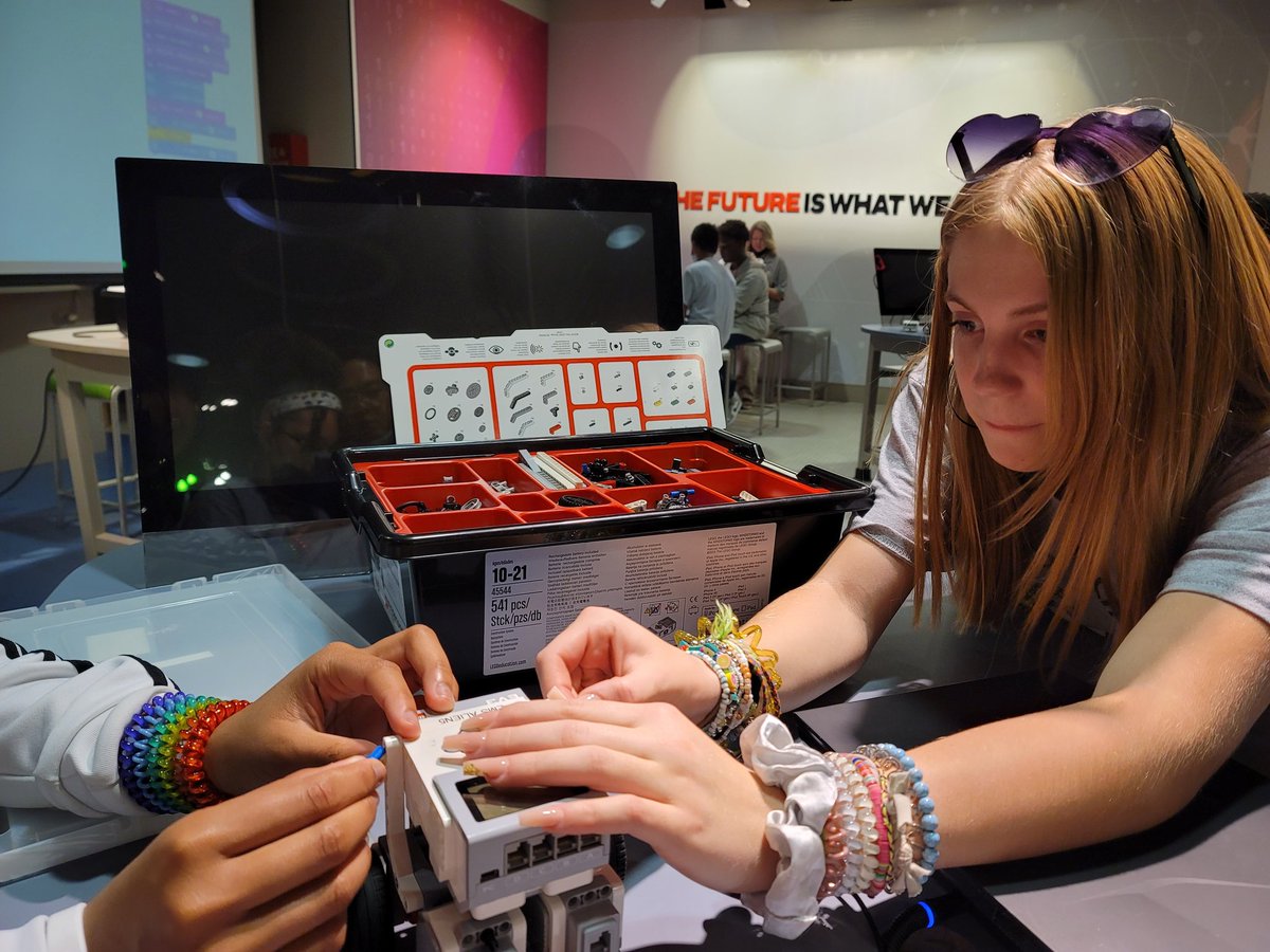 "The Future Is What We Make It." 8th Grade STEM &amp; GT scholars at Discovery Place, Robotics Class. <a href="/iAmJBrunson1911/">Jamie R. Brunson</a> <a href="/JRGreenK12/">J.R. Green</a> <a href="/FairfieldMiddle/">Fairfield Middle School</a> <a href="/TeamFairfieldSC/">FCSD</a>