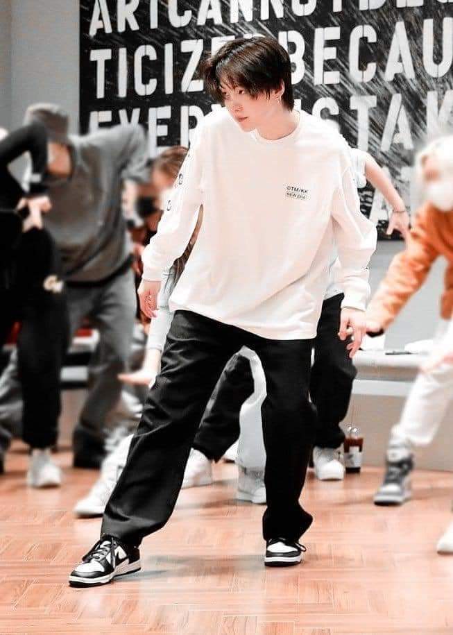 BTS_JIN_SJ's tweet photo. 윤기야 멋있어 윤기야 https://t.co/LchSDc7cqB