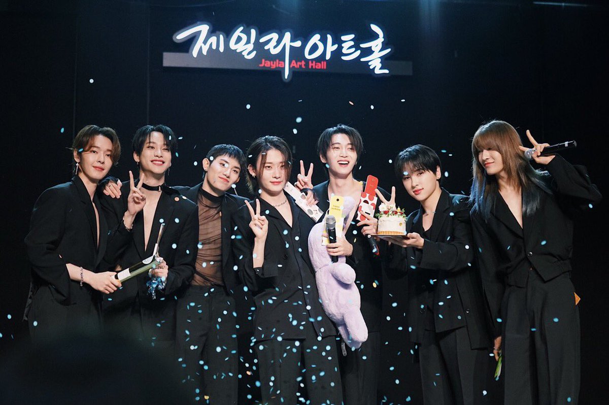 wookjinthinker's tweet photo. to many many more years with onlyoneof 💛💛💛 https://t.co/yO4Ma3WUpi