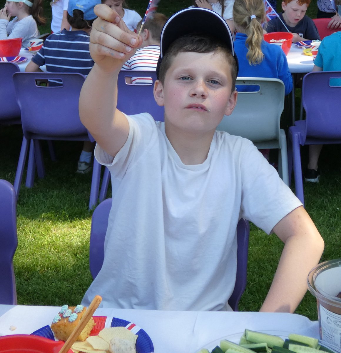 amberley_ce's tweet photo. Amberley Primary enjoyed an afternoon of games and afternoon tea to celebrate the Queen's Platinum Jubilee. Massive thanks to all the teaching staff, TA's and Matt from 1-2-1 for planning and running the event and Mrs. Beveridge/Mrs. Stagg for tidying up! #queensplatinumjubilee https://t.co/q9EJivuiCq