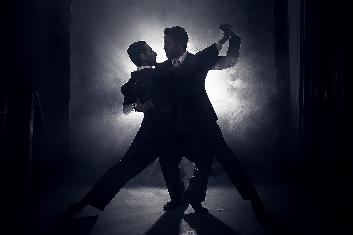TeatrosCDMX's tweet photo. Las pasiones pueden llevar al límite a una relación, tanto para bien como para mal... Descubre más en #VibracionesDelAlma', de Tango Queer MX.
Hoy 20 horas en el #TeatroSergioMagaña. Boletos en taquilla y Ticketmaster 👉https://t.co/aZzZGtjhIe
#EntreLenchasVestidasYMusculocas🏳️🌈 https://t.co/rRvLKmM9AG