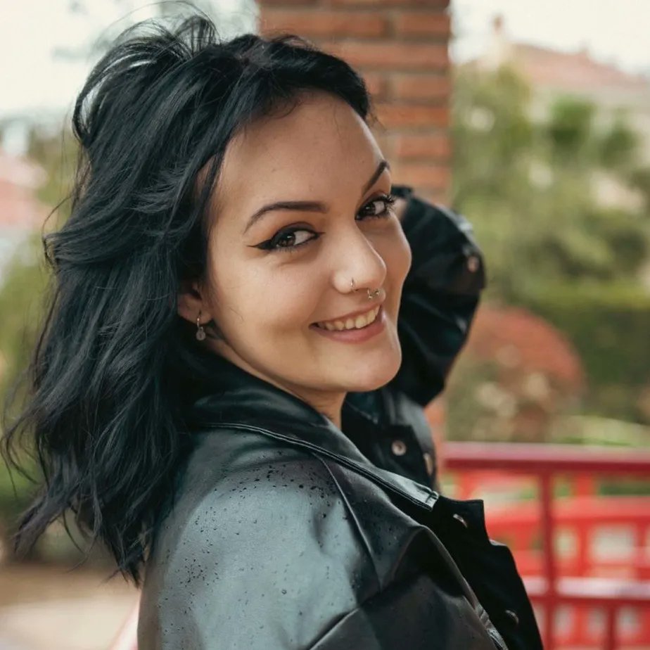 CristinasiIvaE2's tweet image. ‼️INVITADOS DEL SÁBADO‼️

😂:@sensillocons
🎤:@OGiselahidalgo

✨Y la familia EnREDa2✨
🌻:@CristinasiIvaE2
🎤:@jaimesilva0 
🎬:@samaracadenass 
🎉:@valeriabxnilla
🍭:@antoniiomrenooo 
🪄:@Adrilox7
🎊:@YoSoyVivyLin

Otro sabadito más a las 10:00 en @EnREDa2CS | @canalsur