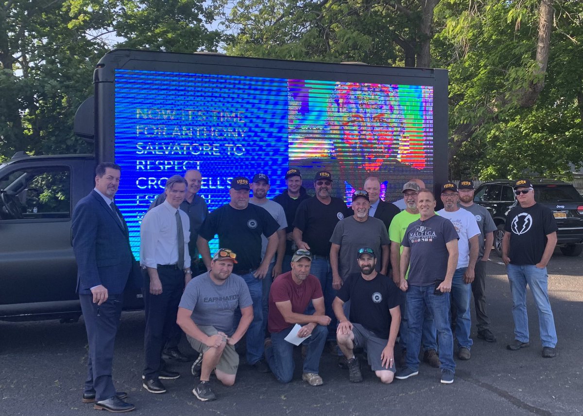IUOELocal30's tweet photo. The IUOE Local 30 sign truck was out supporting our brothers and sisters in Cromwell, CT as they fight for a fair contract. Local 30 members will ALWAYS show up for each other 📢 #AlwaysOnWatch #1u https://t.co/UbEXokhfSA