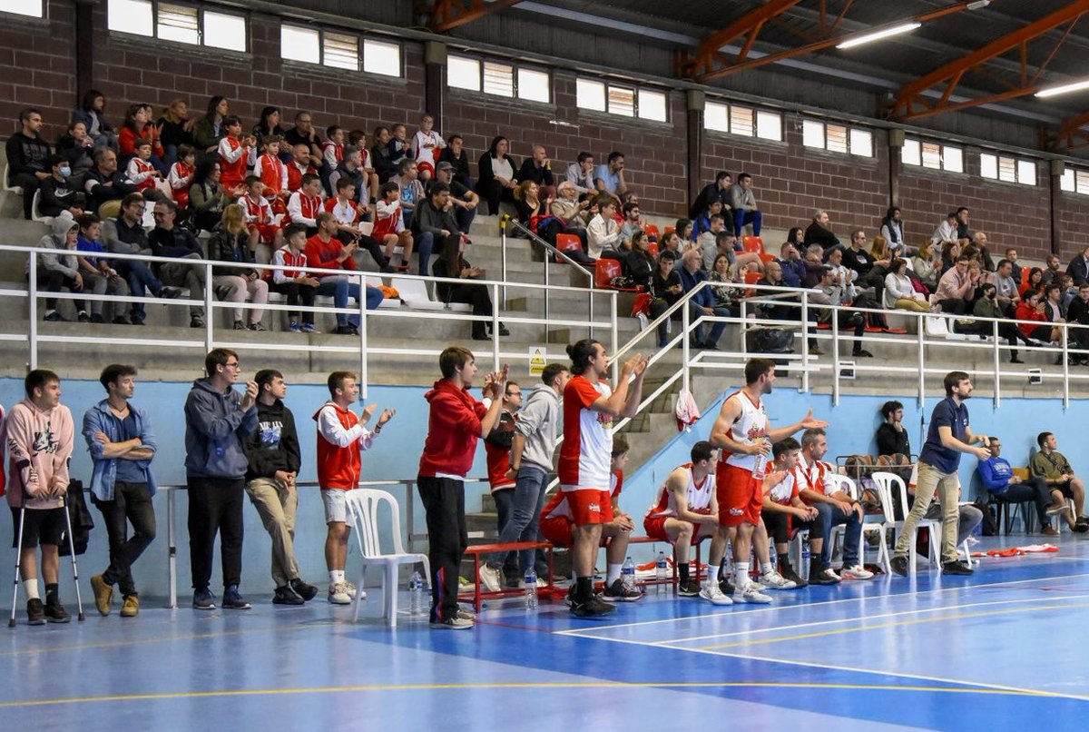 basquetsalle's tweet photo. 🔴⚪️ FASES SÉNIOR A

🏀💪🏼 Emocions i sentiments d’alguns dels millors moments de la temporada. Demà tenim ganes de poder-los viure al vostre costat en EL PARTIT DE L’ANY.

‼️📣 Demà us necessitem al pavelló a les 19:30h a tots/es per estar al costat de l’equip!!! #somsalle https://t.co/eA9VKma2VR