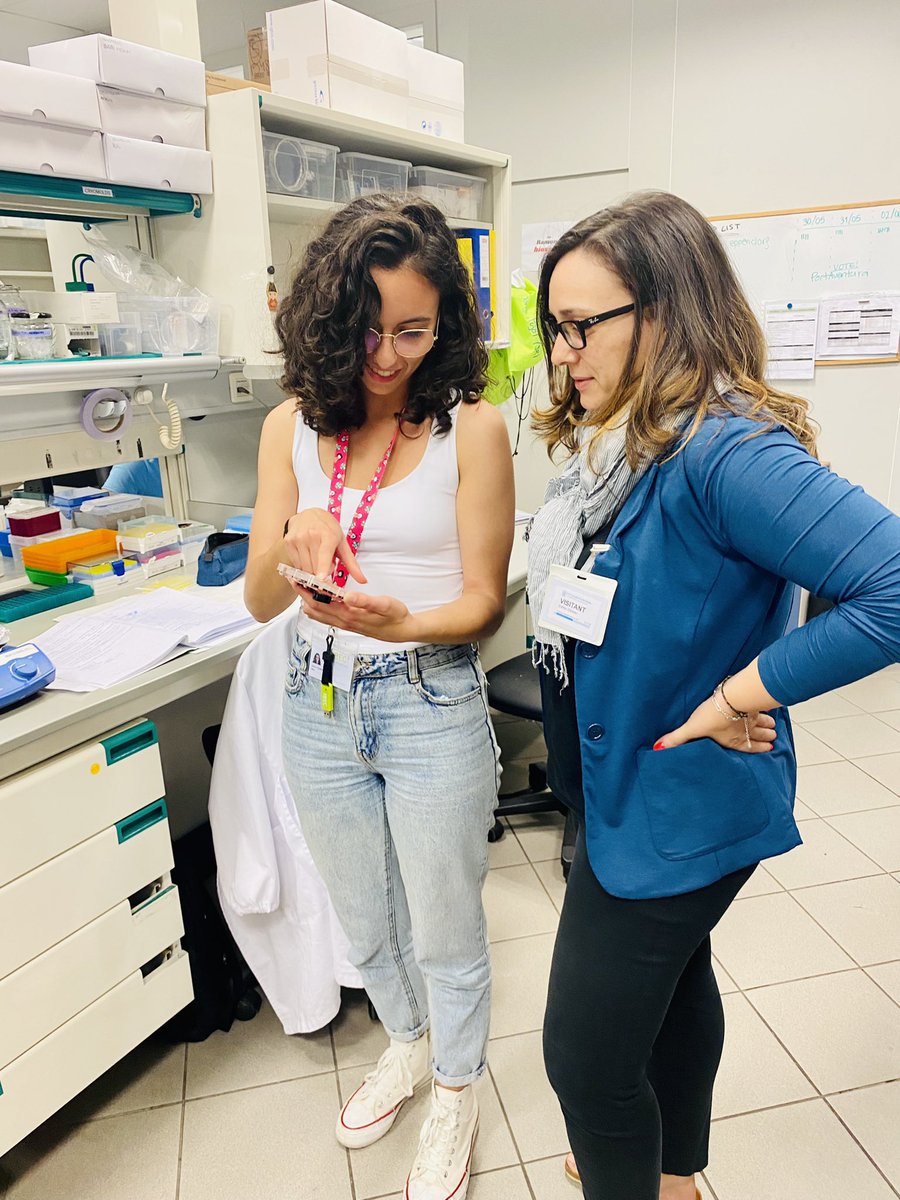 Hoy @MarisolMontolio directora científica de @DPPSpain 🎈 ha visitado nuestro lab para conocer los avances en nuestro proyecto DMD-on-chip que busca acelerar el desarrollo de fármacos para la distrofia de Duchenne 🦾🔬⚙️💊. #myotwitter #neuromusculardiseases @IBECBarcelona