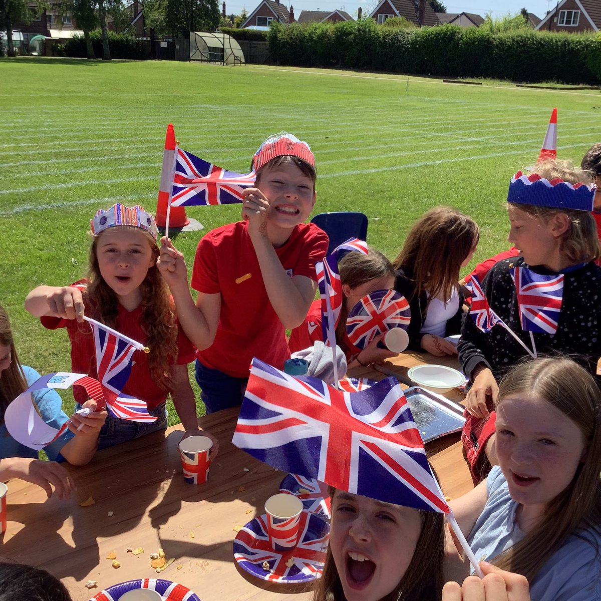 bisphamj's tweet photo. Jubilee Street Party #Jubilee https://t.co/HxGsrU643e