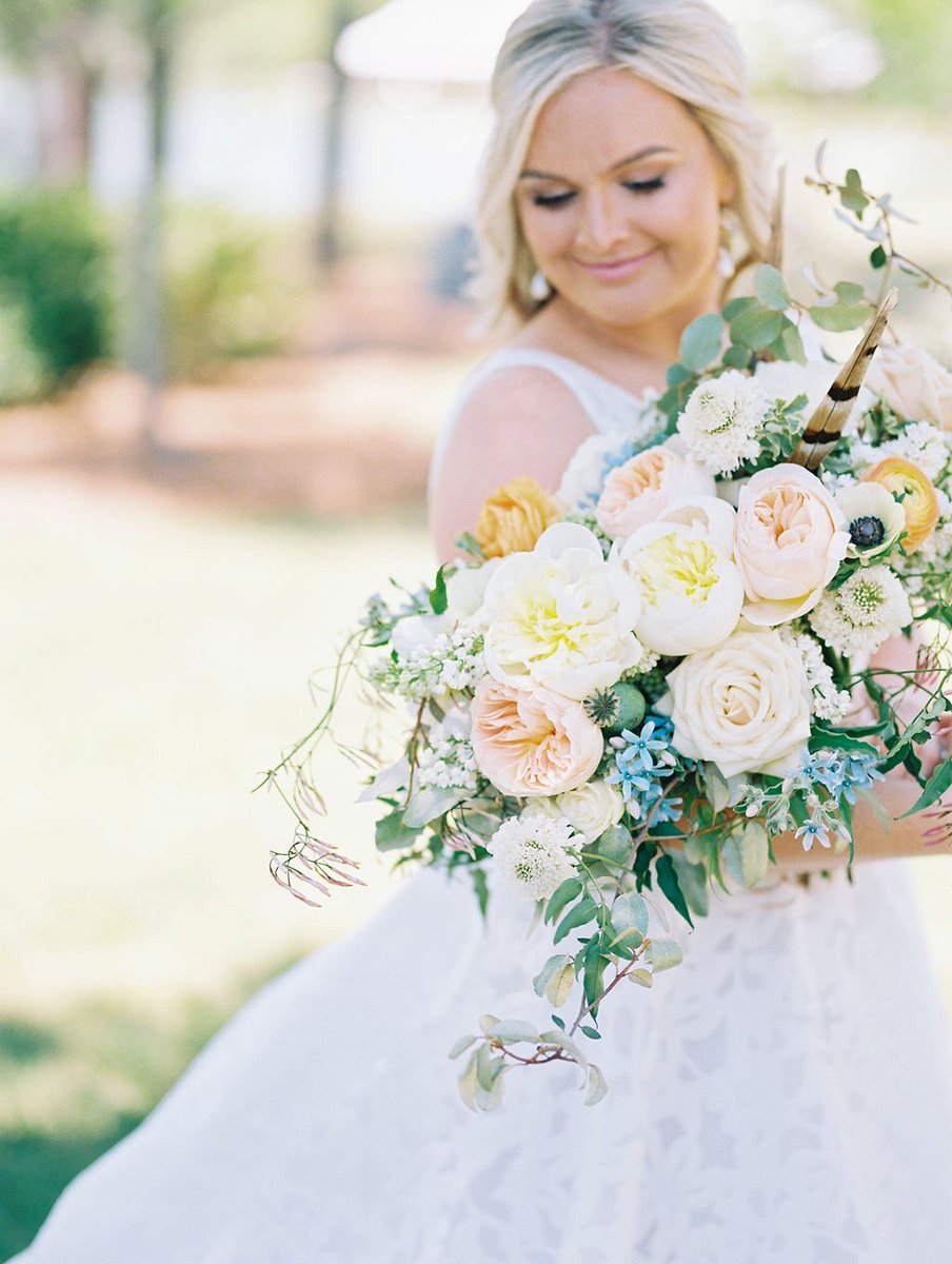 Fresh blooms. 🌺💐🌷🌼🌸 Happy #FloralFriday!

📸: @Haintbluecollective
Florals: <a href="/boldeventsatl/">Bold Events</a> 
Planning: @stacieandcodesign
Makeup: @hairandmakbykp
Hair: @calirhurt_hair

#BoldFlorals #BoldEventsATL