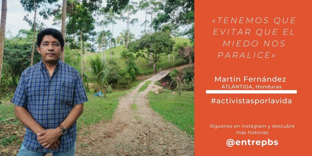 EntrepbsHarte's tweet photo. «Tenemos que evitar que el miedo nos paralice» Martín Fernández, protagonista de #activistasporlavida, coordinador del Movimiento Amplio por la Dignidad y la Justicia (MADJ) en #Honduras . Organismo que en algo más de 10 años ha conseguido parar muchos proyectos #extractivistas https://t.co/WRxTSuVD5a