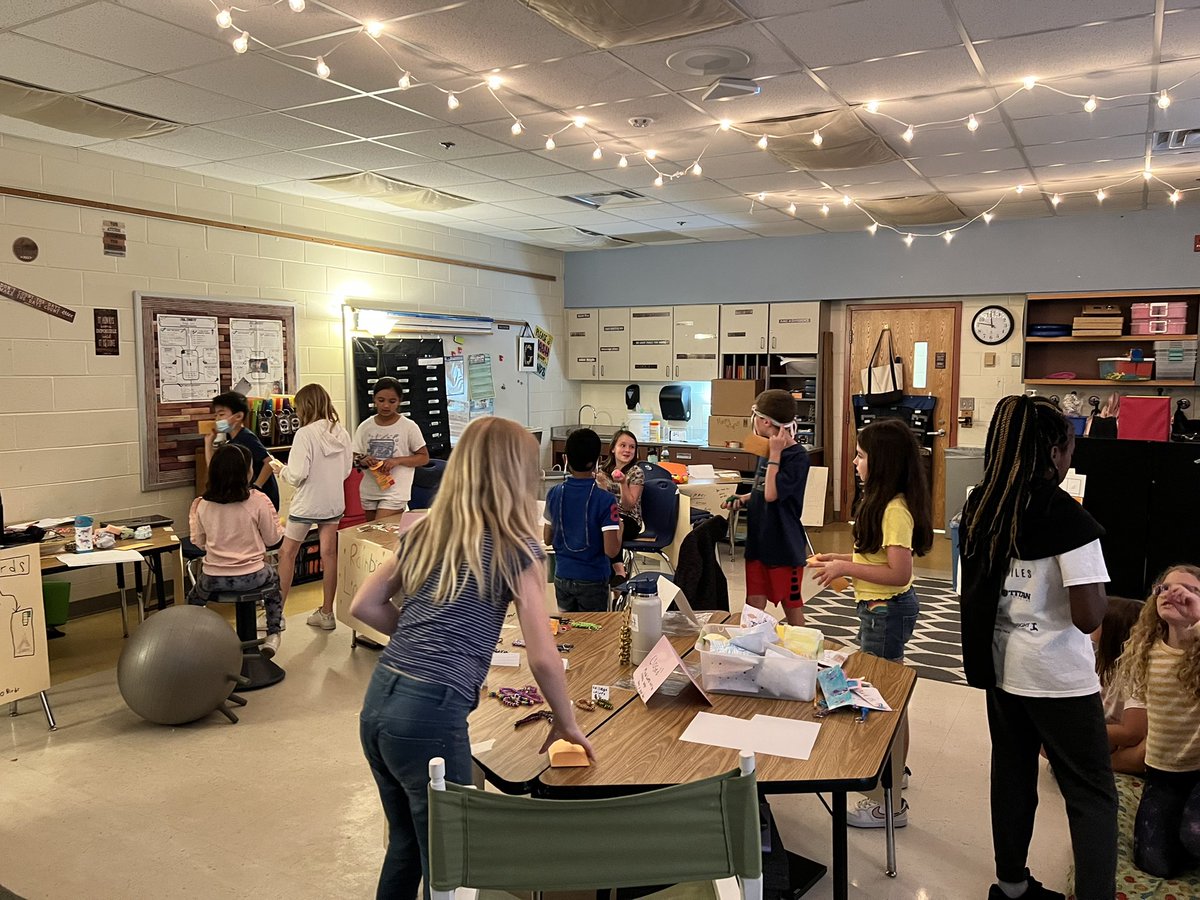 ap_guilliams's tweet photo. 3rd graders experiencing a real economy without leaving our classroom! @HeavenlyHusick @ParnellUVA @WinterpockAP @WinterpockES @MrsHouse8 @holley_edu https://t.co/PZ85enuYSf