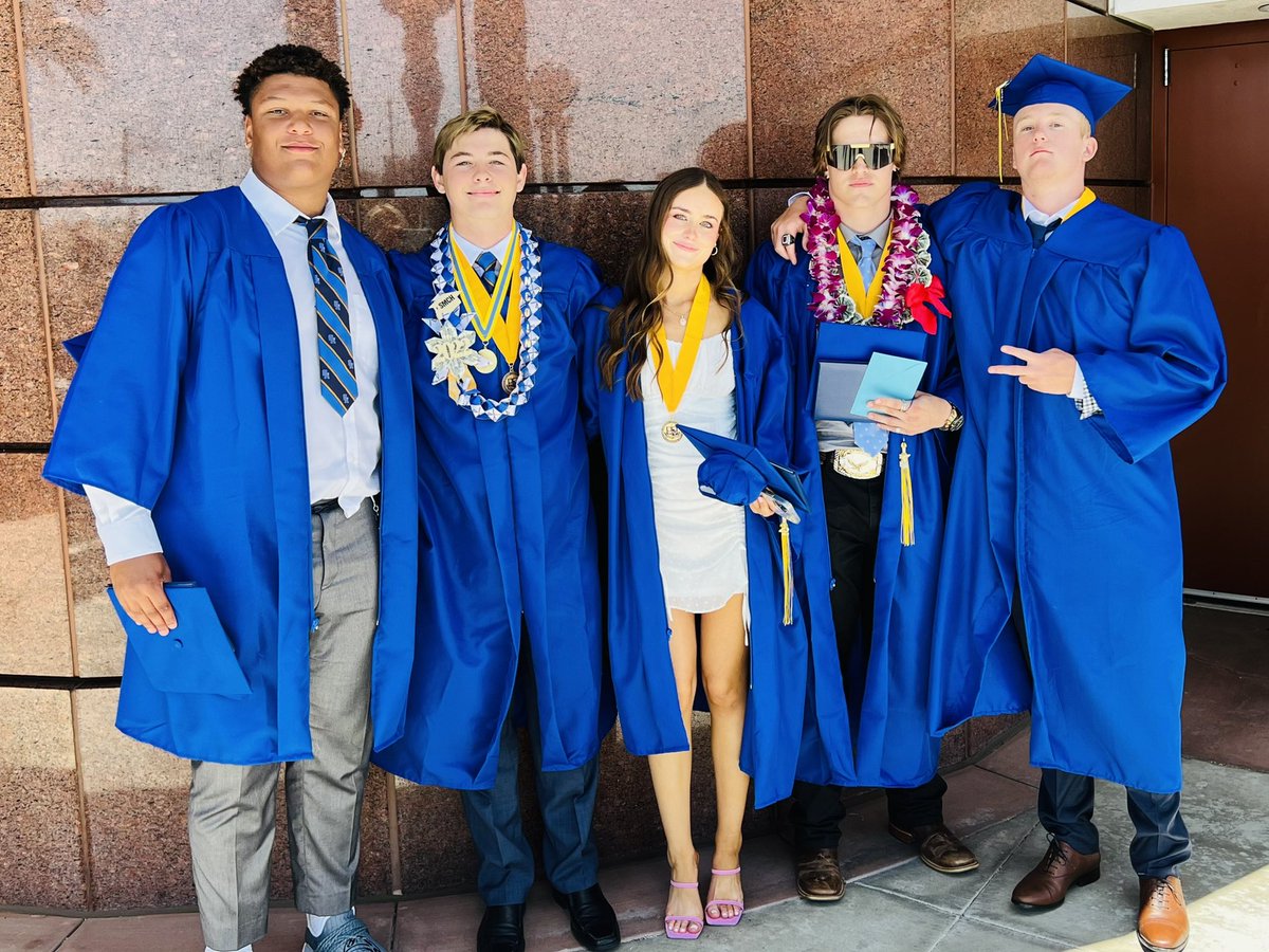 Loved my time at SM. So many great friends and fun memories!  Peace Out! 🎓 #friendsforlife <a href="/HeroKanu/">Hero Kanu</a> <a href="/RosenhainJaden/">Jaden Rosenhain</a> <a href="/walzjones54/">scooby</a> <a href="/ryan_zolnick/">Ryan Zolnick</a>