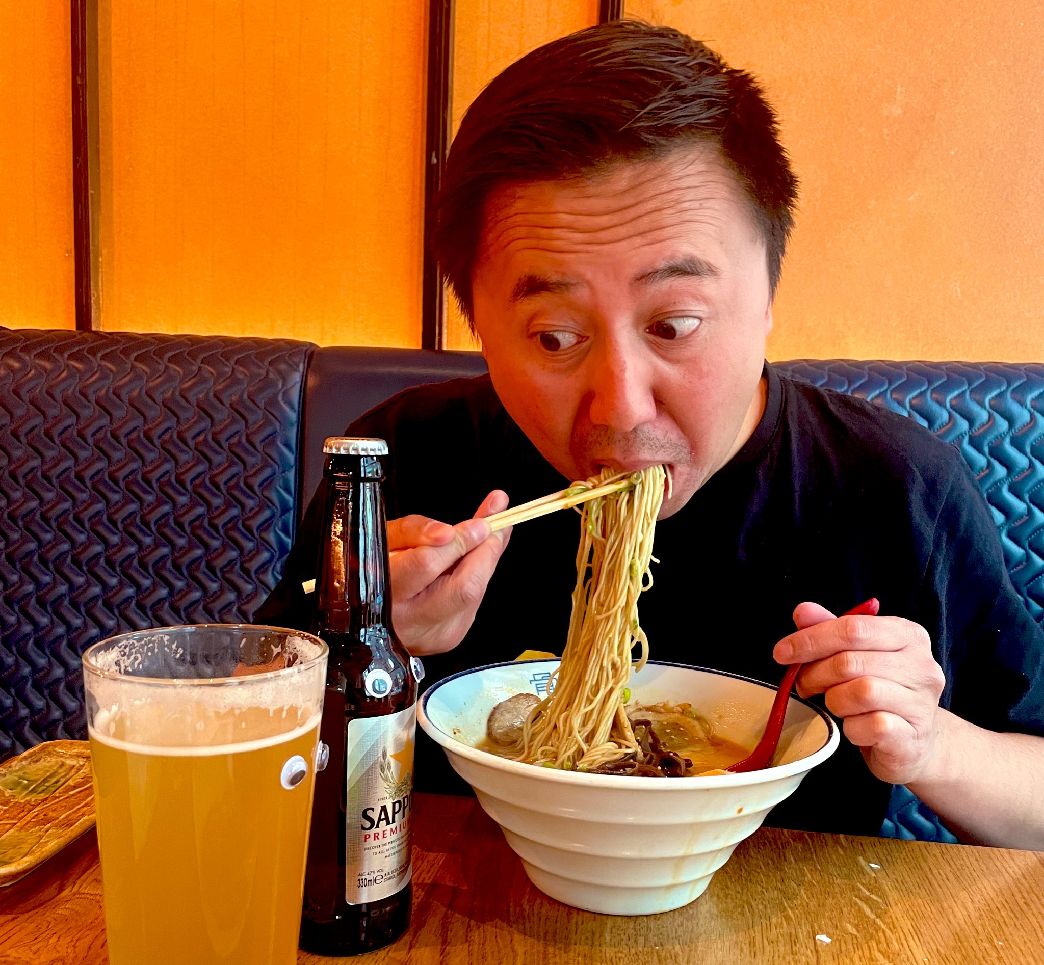 Joe Lee / ThisWayUp 🇺🇦 on Twitter "At my happy place with friends