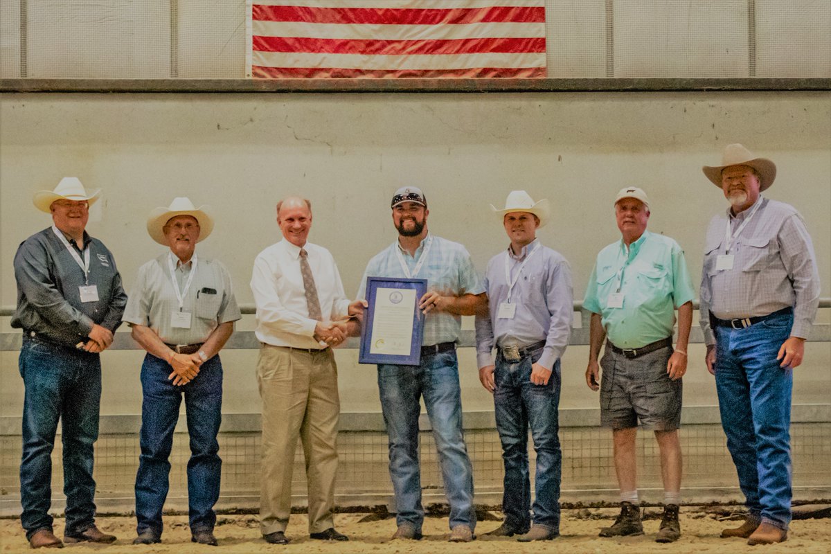 VaAgriculture's tweet photo. VDACS Commissioner Joe Guthrie attended the Stockmanship & Stewardship Event in Blacksburg, VA where he presented the 2022 Beef Month Proclamation to industry leaders from Virginia and the nation.
#BeefMonth #VirginiaBeef #VirginiaGrown
@VirginiaBeef @BeefUSA @BeefCheckoff https://t.co/zCWhC9jW9F