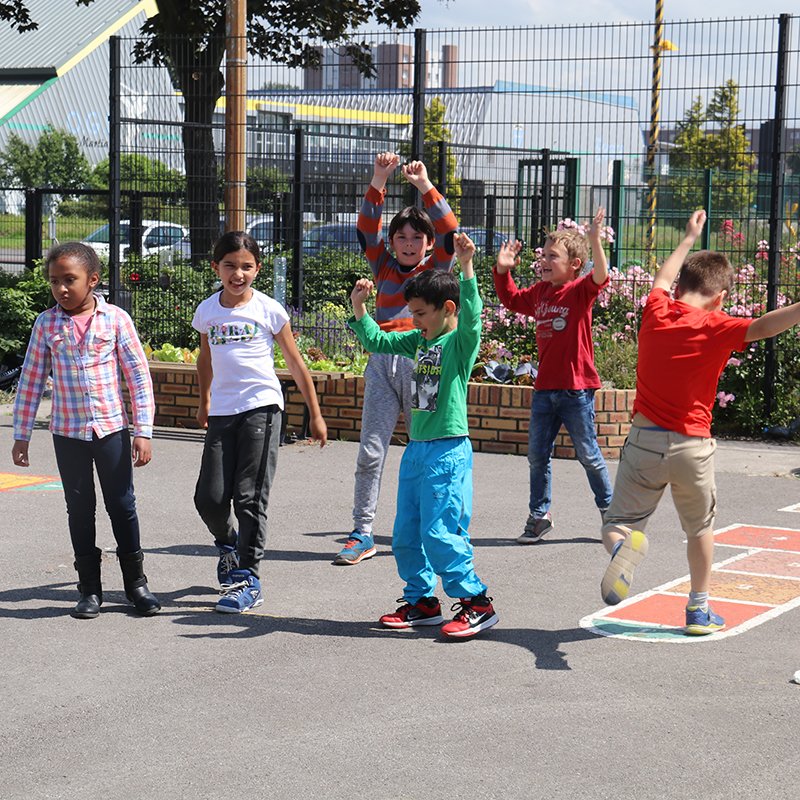 VilleGdeSynthe's tweet image. La ville recherche des animateur.trice.s pour la rentrée. Les candidats doivent être âgés d'au moins 17 ans, et être titulaires du stage théorique du Bafa. Dossier à rendre avant le 17 juin dernier délai &amp;gt; bit.ly/3PLdVYK