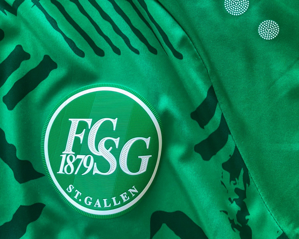 The Womens team of St. Gallen-Staad is a team playing in the highest league "AWSL" in Switzerland. This season players signed the football shirt. 

Click on the link in bio and grab the chance to win this signed shirt by donating a min. of £5 to support the projects of "FI9".