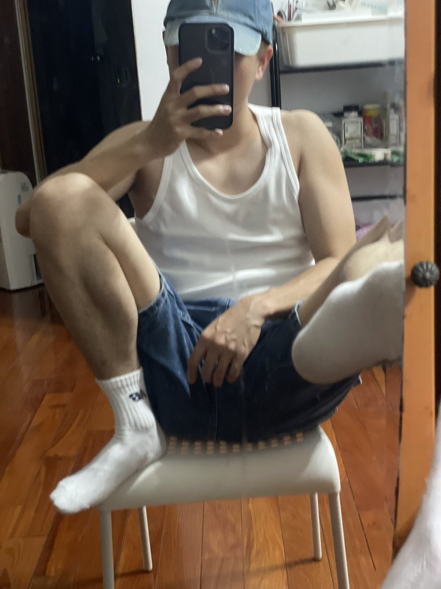 Layne_KKK's tweet photo. 教教我怎麼用推特
突然覺得客廳的全身鏡很好用
#轉推
#留言告訴我還能放什麼照片🫣 https://t.co/qhbMCb2NlF