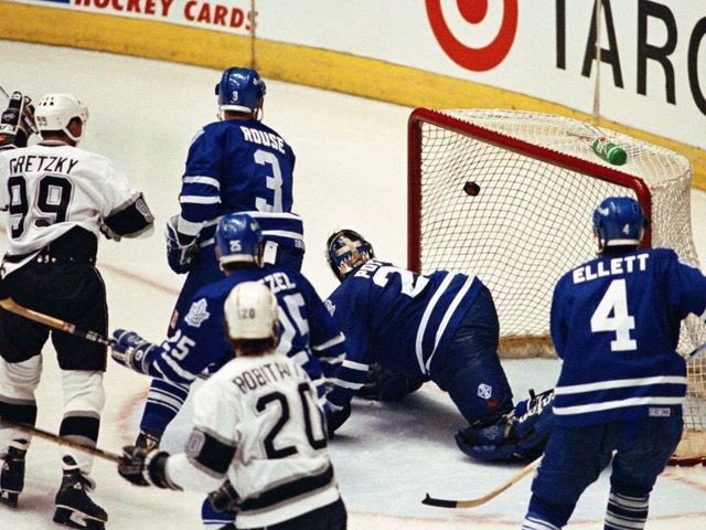 McKayScandiffio's tweet photo. 29 years later and it still hurts. It was a high stick. #LeafsForever #kerryfraser #leafsnation #Gretzky #may271993 https://t.co/b2jvxwTWtO