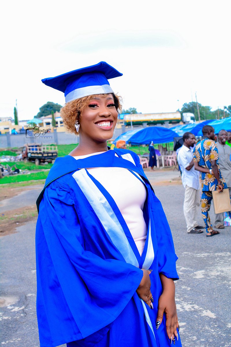 Daylight077's tweet photo. Finally! Nurse Oluwarotimi (RN, RM, RPHN,BNSc LAUTECH).God is great. https://t.co/j5c1KegK1Y
