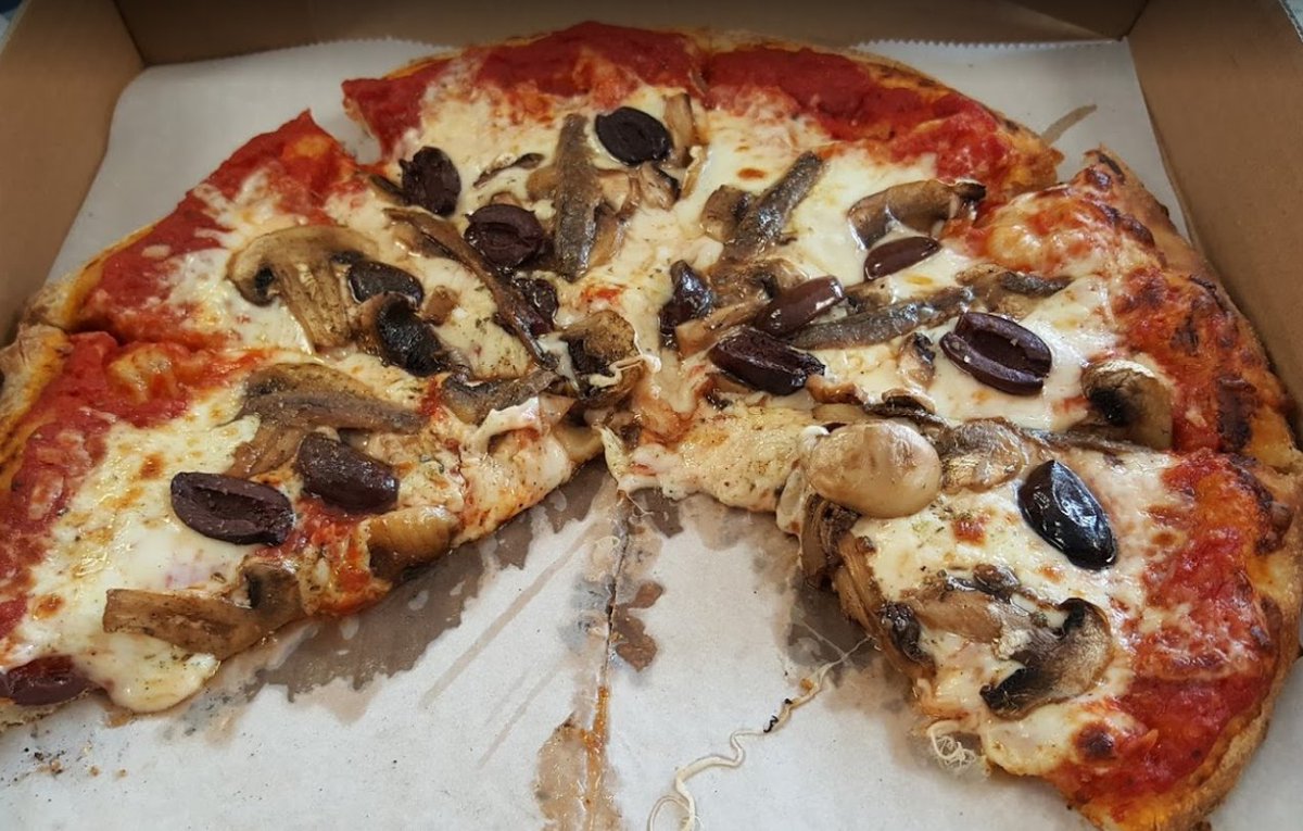 curtssmokin's tweet photo. We specialize in making the perfect pizza! 😍🍕
.
Delivery Call: 570-726-7427
.
Text Curts to 33733 for Online Ordering
.
.
#CurtsSmokinRibs #MillHallPA #PAEats #KnowBetterBBQ #WeeklySpecials #PABBQ #BBQFoodie #FoodPorn #GrilledMeat #SmokedMeat https://t.co/324dGNwY2V