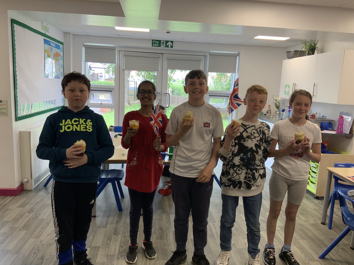 6M and their Jubilee Trifles! <a href="/laytoncooks/">Layton Cooking Club</a> <a href="/Year6_Layton/">Year6_Layton</a> 👑👩‍🍳😋