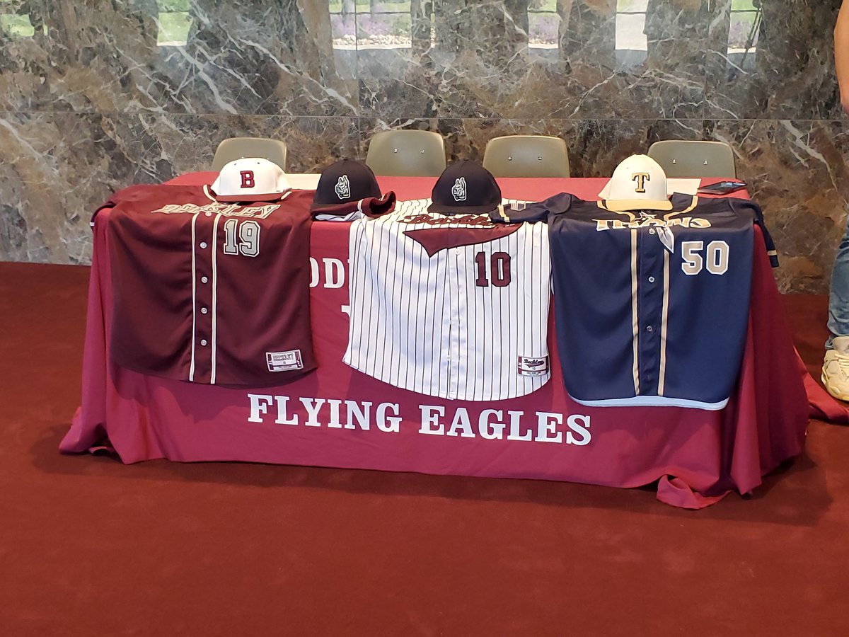 rusman1981's tweet photo. @BeckleyHS standouts Danny Dickenson and Logan Williams are headed to Bluefield State..... #wvprepbase https://t.co/TZPd7OvpGv