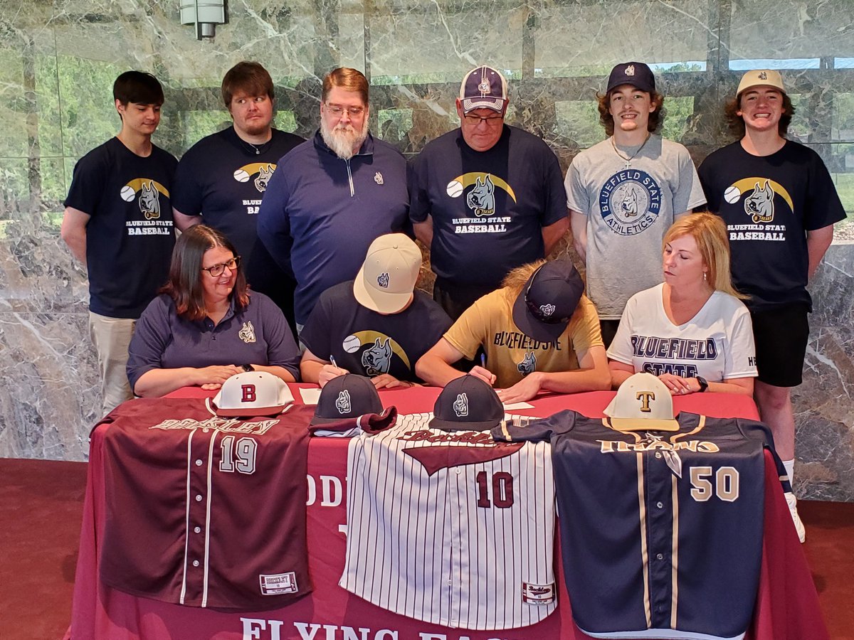 rusman1981's tweet photo. @BeckleyHS standouts Danny Dickenson and Logan Williams are headed to Bluefield State..... #wvprepbase https://t.co/TZPd7OvpGv