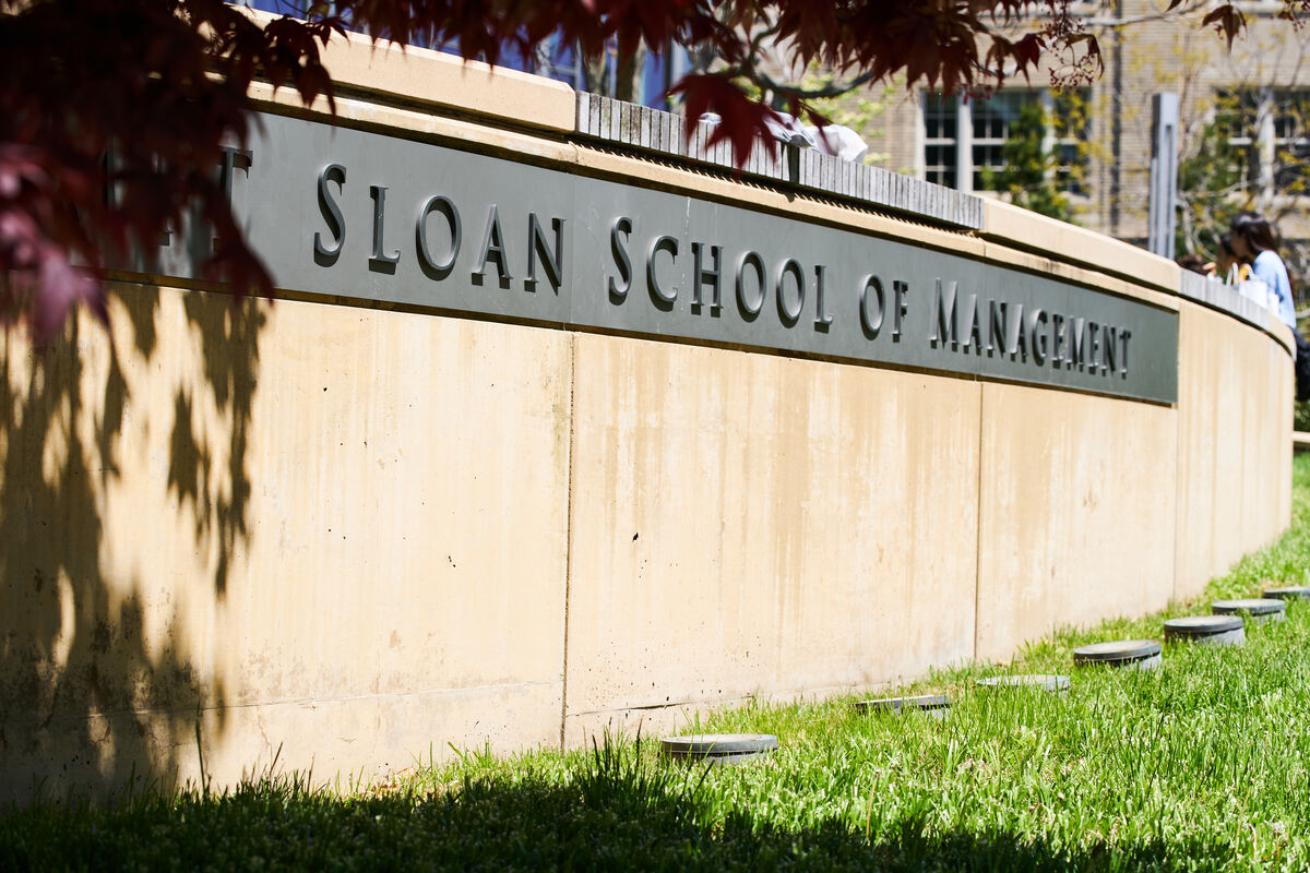 MITSloanAlumni's tweet photo. Congratulations to the @mitsloan Class of 2022 and welcome to the MIT Sloan Alumni community! We hope the lessons, memories, and friendships you made in Cambridge last you a lifetime. #OneMIT #MIT #MITSloan #MITSloanAlumni #Sloanies #MIT2022 https://t.co/7byhyXfNMP
