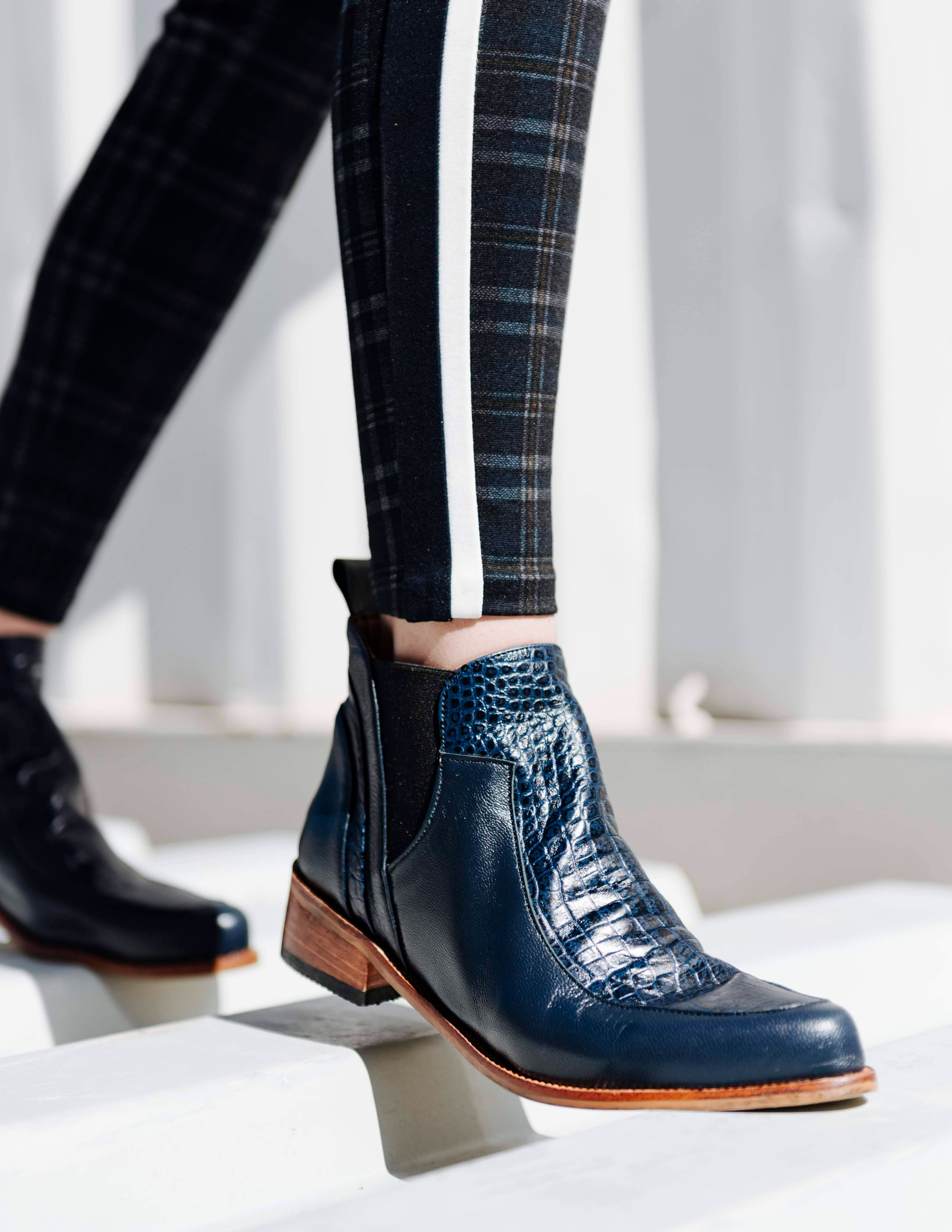 Lobas zapateria sales