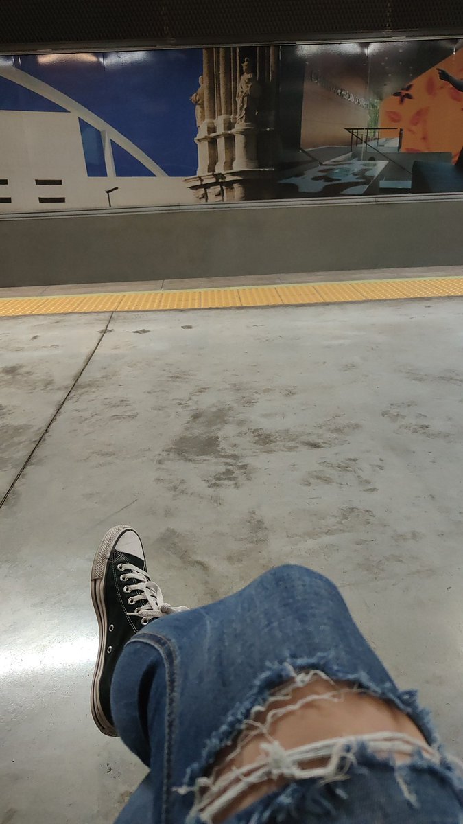 Diaz72Cris's tweet photo. Pues he corrido un montón para llegar al tren de las 17:37h y lleva media hora de retraso, ¿qué os parece? 😅 Tengo boda y no sé ni cómo he hecho la maleta. ¡Sorpresa para mañana!😂 #boda #tren #portillo #Zaragoza #Logroño #anayalberto https://t.co/mwst99PRNa