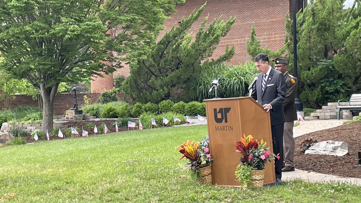 SkyhawkAggie's tweet photo. MAJ Ahmad Matthews was a great MC at the @utmartin Memorial Day Commemoration today!  @UTMArmyROTC provided Color Guard.  Thanks @RepDavidKustoff and COL Michael Banks for their comments.  We remember those who gave the ultimate sacrifice for our country. https://t.co/8u5qIutGiF