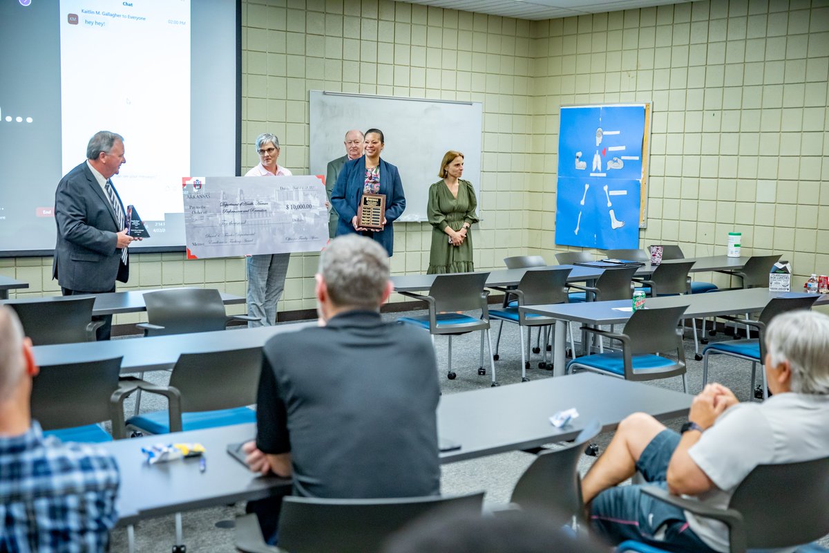 Our Dept of Health, Human Performance and Recreation was recently surprised with a BIG check (and some hardware) for winning the <a href="/UArkansas/">University of Arkansas</a> Ferritor Award! This coveted award recognizes HHPR's teaching excellence, faculty development and student success.🥳
news.uark.edu/articles/60155…