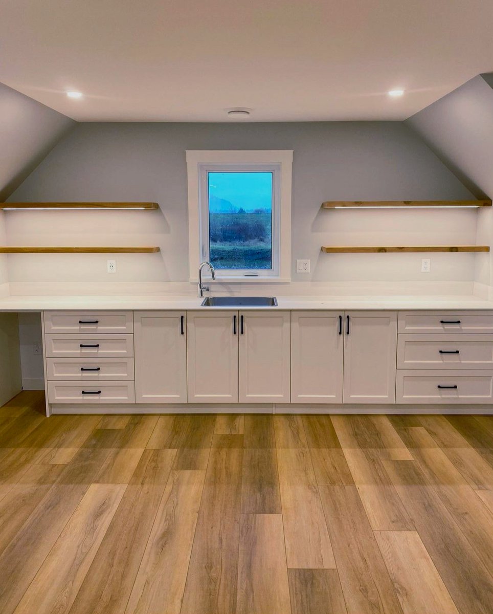 The variation of color really adds a beautiful contrast to the room😄💗
•
Flooring - Moroccan Sky 5G
Collection - SolidCore 5G
•
Visit our website and order free samples:
bit.ly/380hWHP