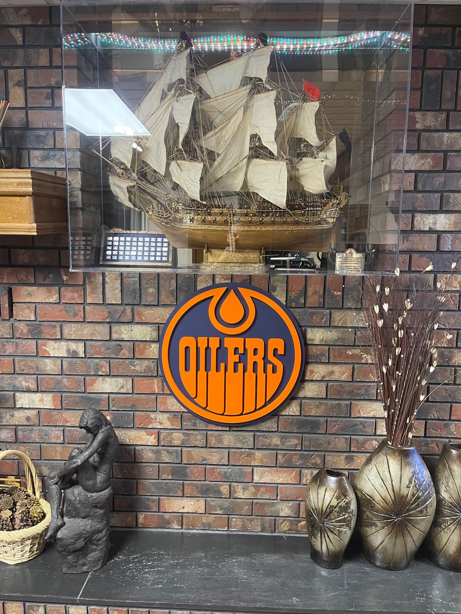 Zu_ZuPetals's tweet photo. We gave my dad an early Father’s Day present last night after the 1st period. As my dad was hanging it up, Nurse scored and then Puljujarvi! Now my dad is gonna need to be touching it the every time the Oilers play! #GoodLuckSign #LetsGoOilers #ILoveMyDaddyo https://t.co/CuFRSlM9B4